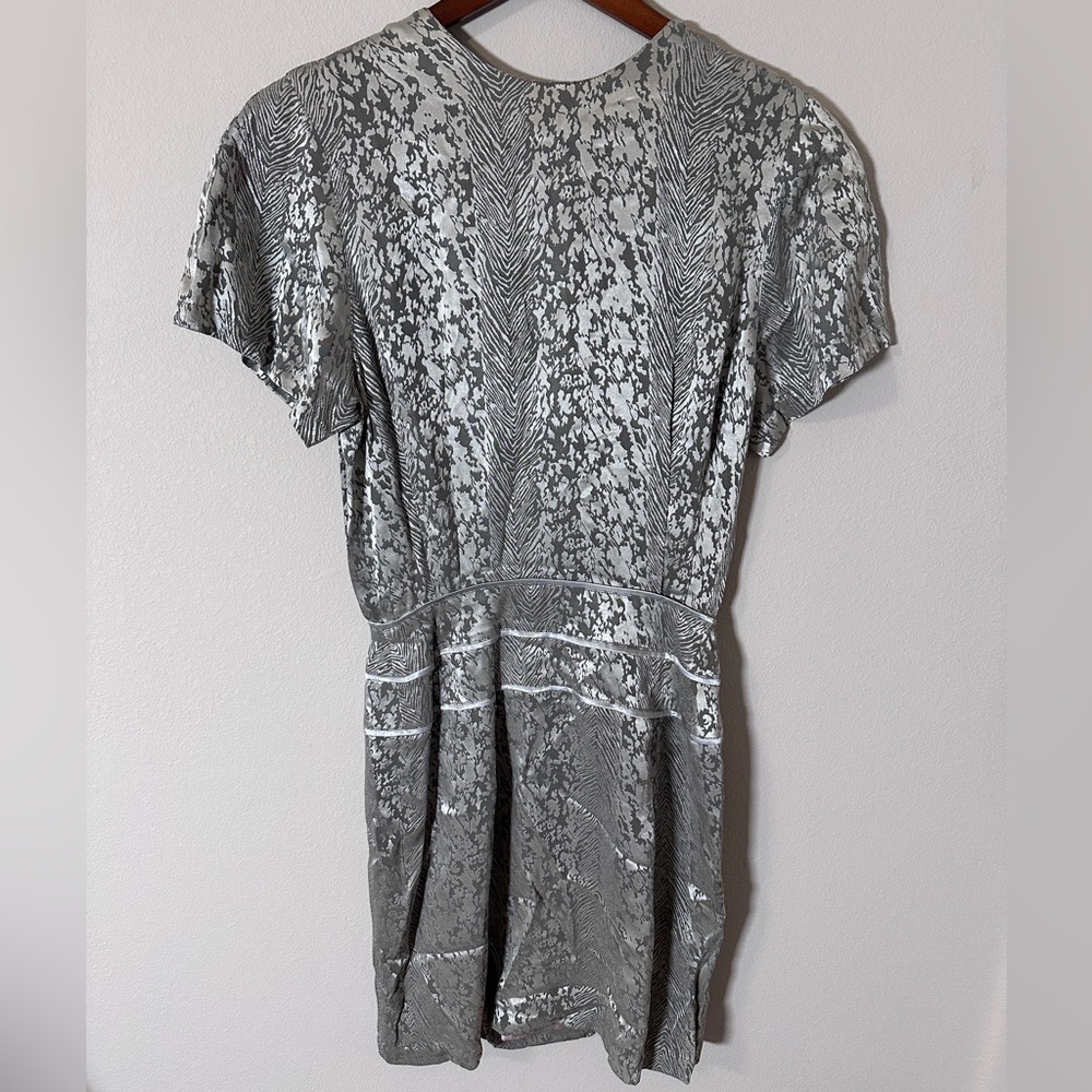 Vintage Lorean women’s Silver Lace Short Sleeve Dress with buttons